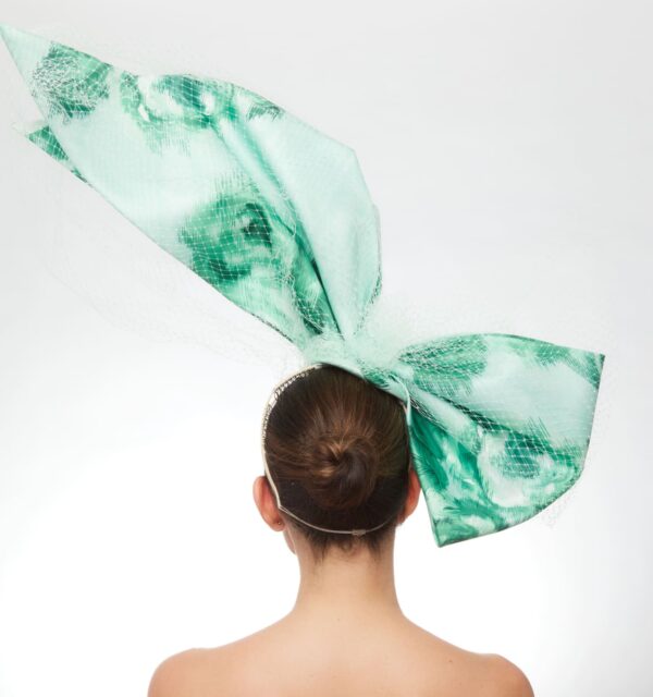 Green floral angled bow with white veiling - Image 3