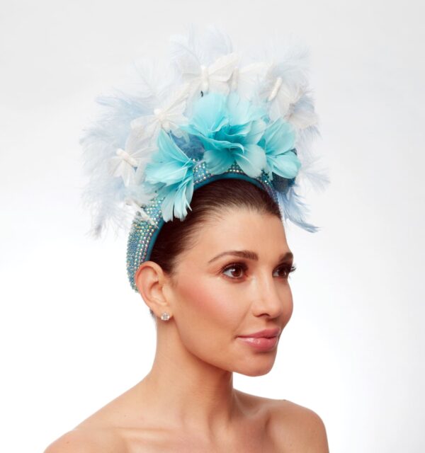 Blue headband with white feather flowers - Image 3