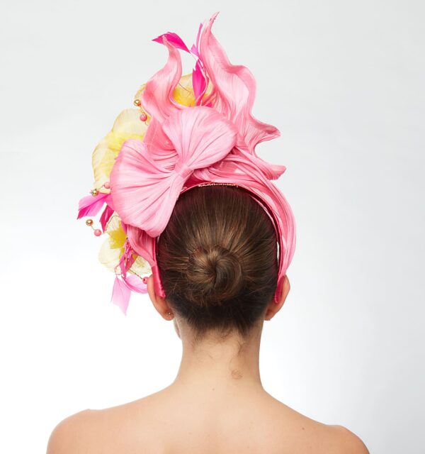 Hot pink turban with yellow feather flowers - Image 4