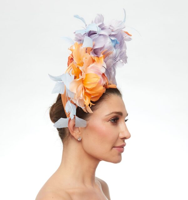 Coral turban with blue and peach feather flowers - Image 4