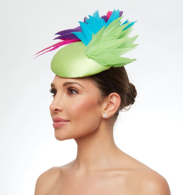 Lime silk cap with multicolored feathers - Image 2