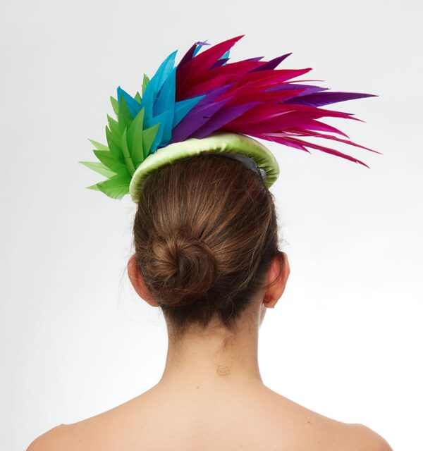 Lime silk cap with multicolored feathers - Image 4