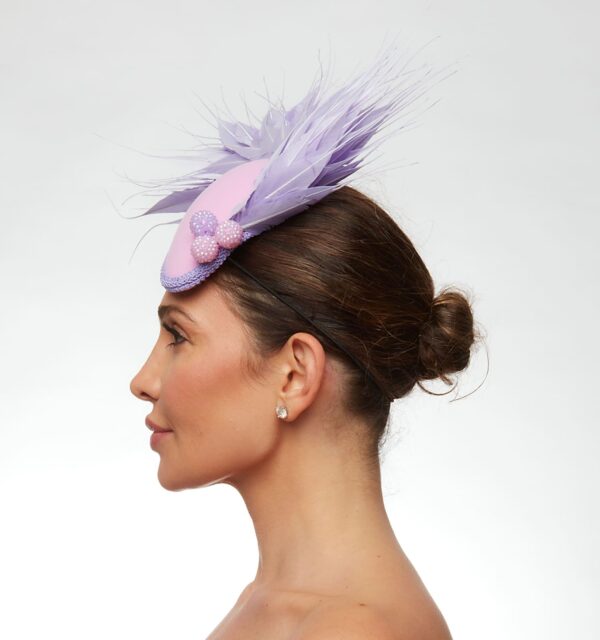 Lilac cap with feathers - Image 4